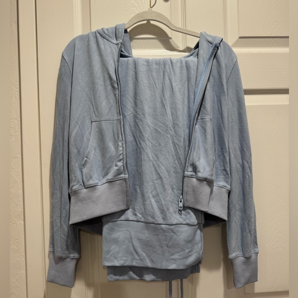 Quisen Two-Piece Set 
Light blue 
Size Small